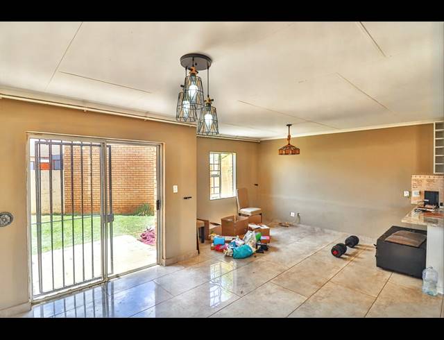 2 BEDROOM TOWNHOUSE FOR SALE IN HALFWAY GARDENS